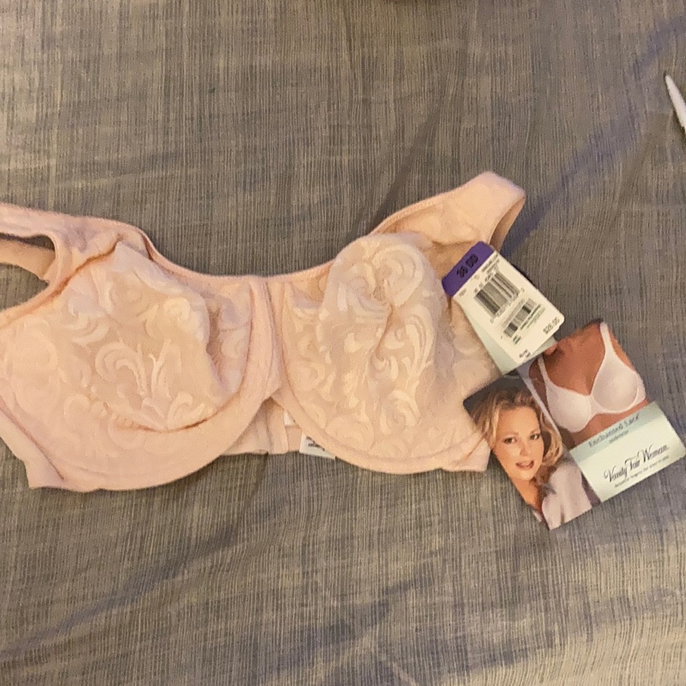 Women’s peach color enchanted lace bra size 36DD